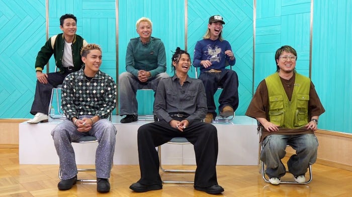 (左から)MAXI、MATHEUS、YUTA、SAM、OTA、こっちのけんと(C)フジテレビ