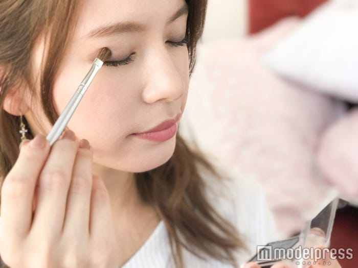 ブラシとチップを使い分けて/モデル・ゆきら(C)モデルプレス