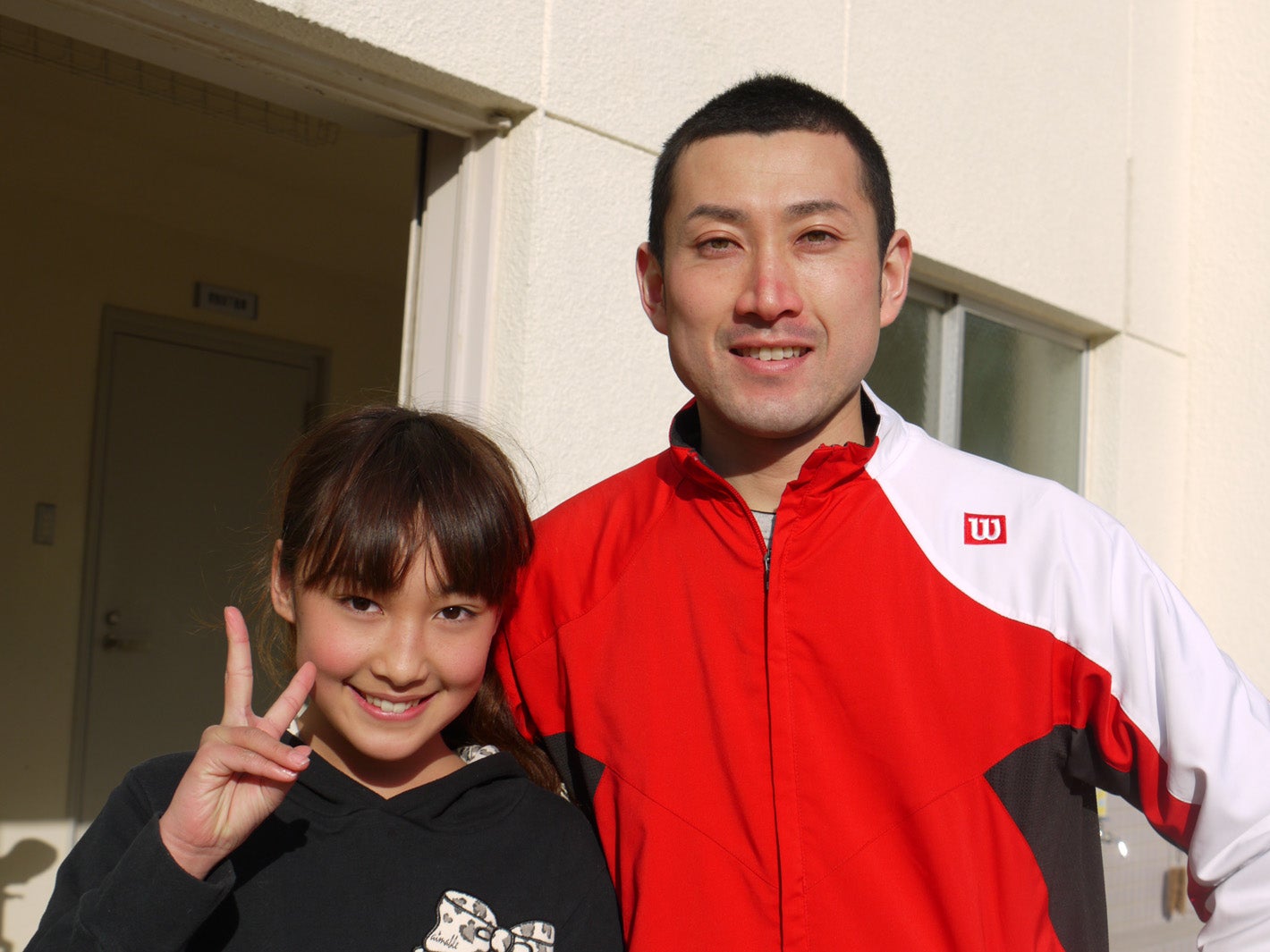 amiは小学校の担任の先生の元へ（提供画像）