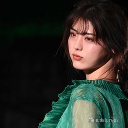井手上漠、透け衣装が爽やか XR演出で“森林ランウェイ”<NEXT VISION JAPAN 2021 XR LIVE>
