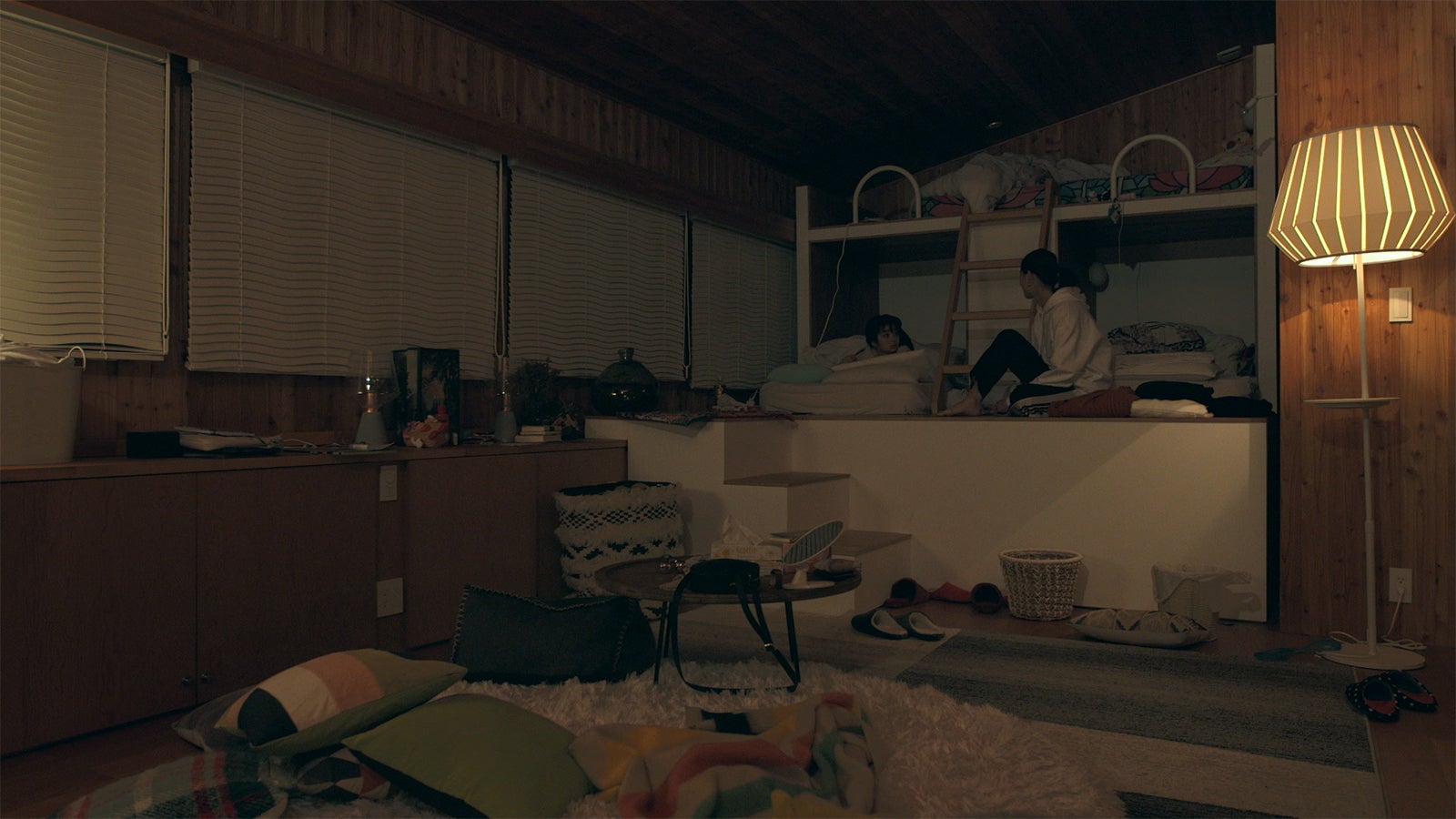 優衣、りさこ「TERRACE HOUSE OPENING NEW DOORS」（C）フジテレビ／イースト・エンタテインメント