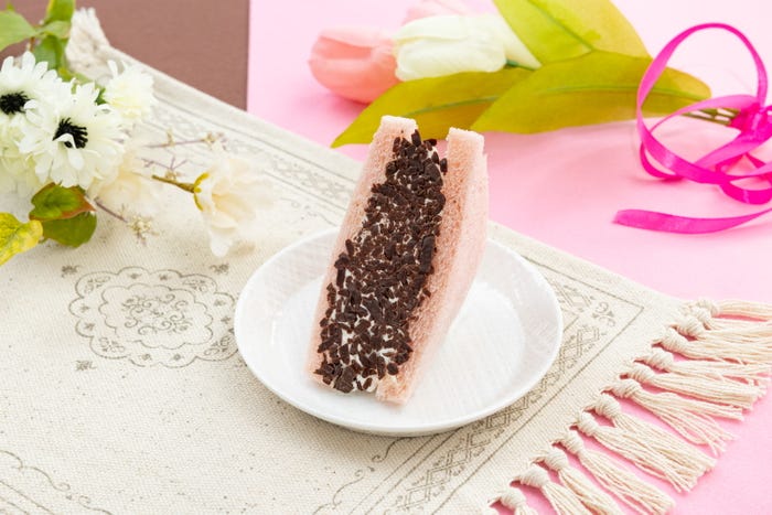 セブン‐イレブンよくばりサンド チョコチップ&ホイップ(提供写真)