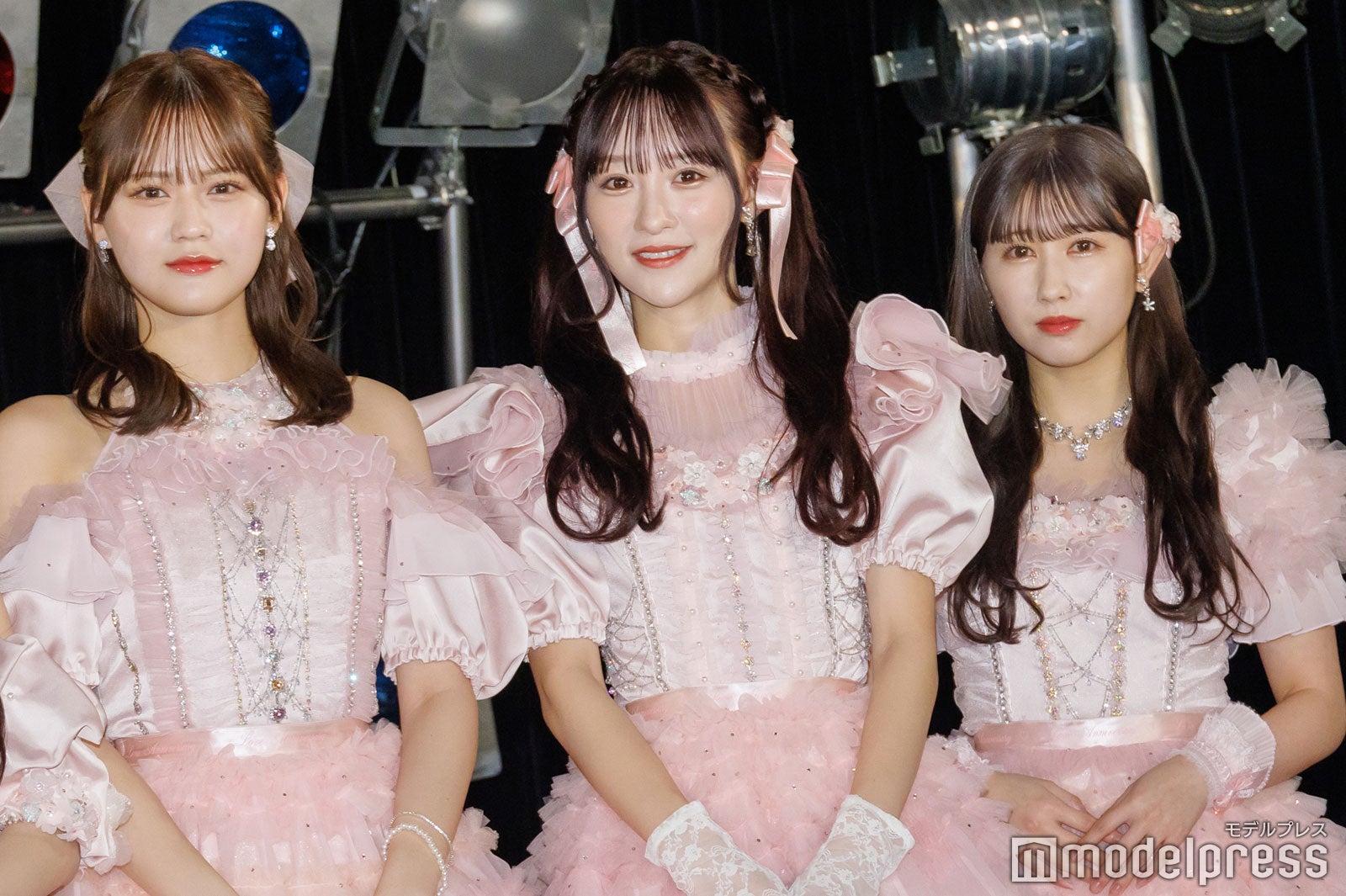 （左から）高松瞳、音嶋莉沙、山本杏奈（C）モデルプレス