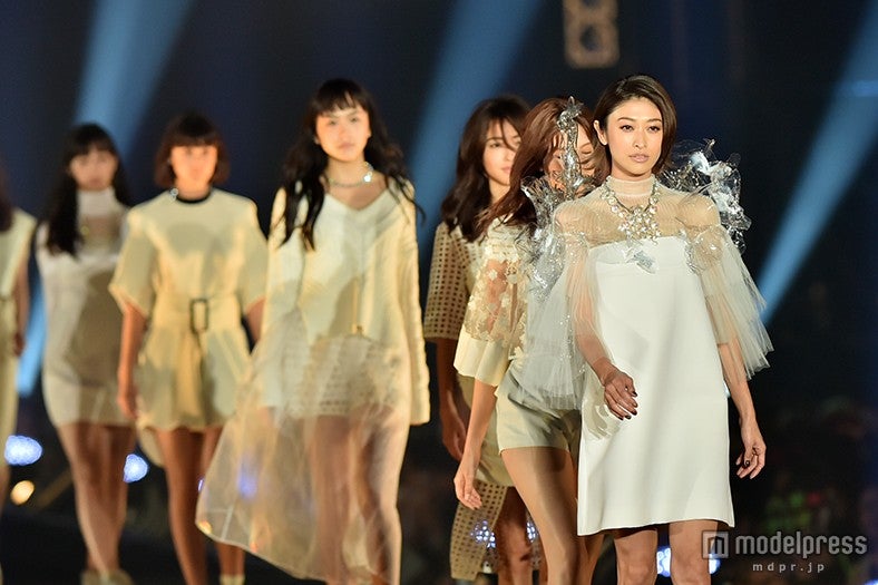 「タカギ」とTGCのコラボレーションステージ／写真先頭：山田優