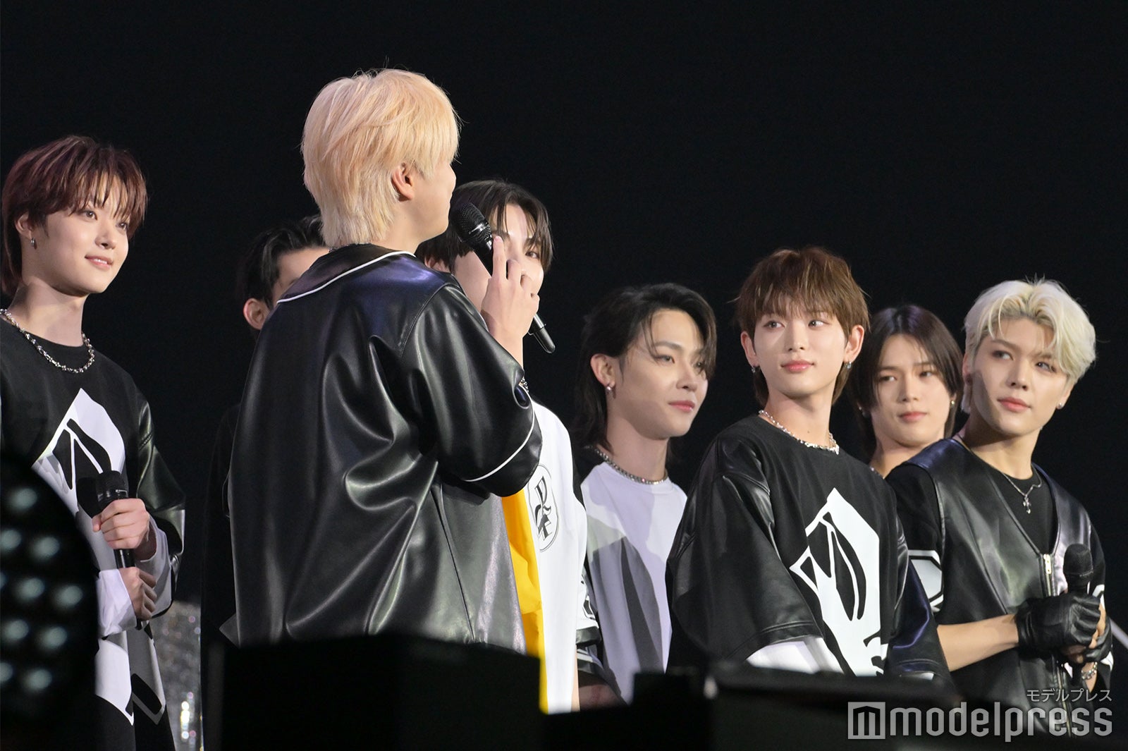 「マネキンさんが転んだ」ゲームで優勝したTAKI、見守る&TEAM「BEAT AX」（C）モデルプレス