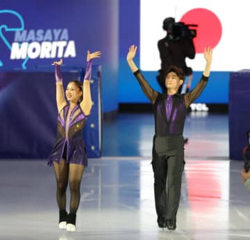 フィギュア団体 アイスダンスの“うたまさ”が登場 冒頭から会場に手拍子に笑顔 68.64点をマーク