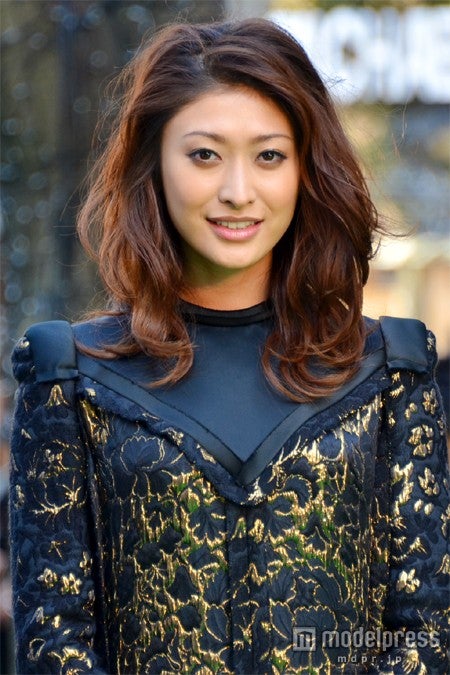 山田優 クールな装いで 第25回東京国際映画祭 グリーンカーペットに登場 モデルプレス