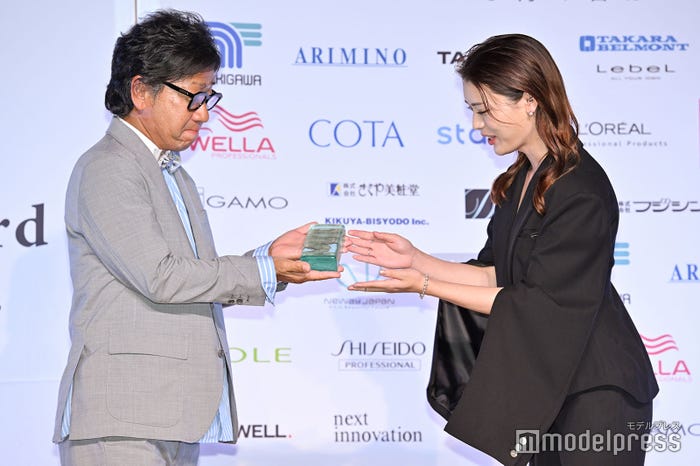 (右)井手上漠(C)モデルプレス