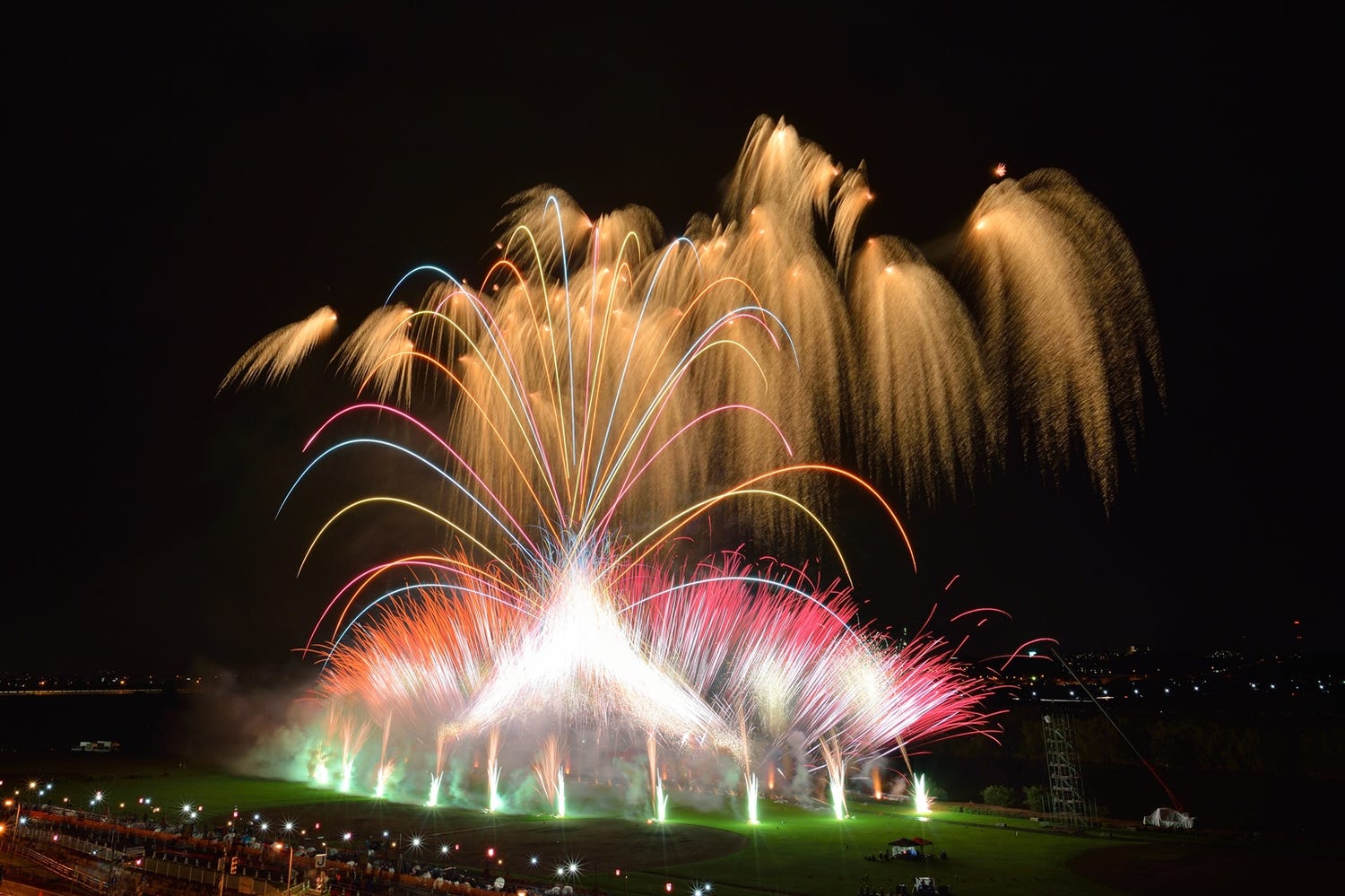 令和最初の「葛飾納涼花火大会」開催 約13,000発打ち上げ