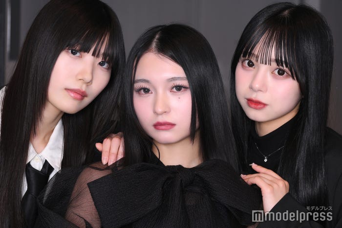 奥田彩友/SWEET STEADY、桐原美月/CANDY TUNE、増田彩乃/CUTIE STREET(C)モデルプレス