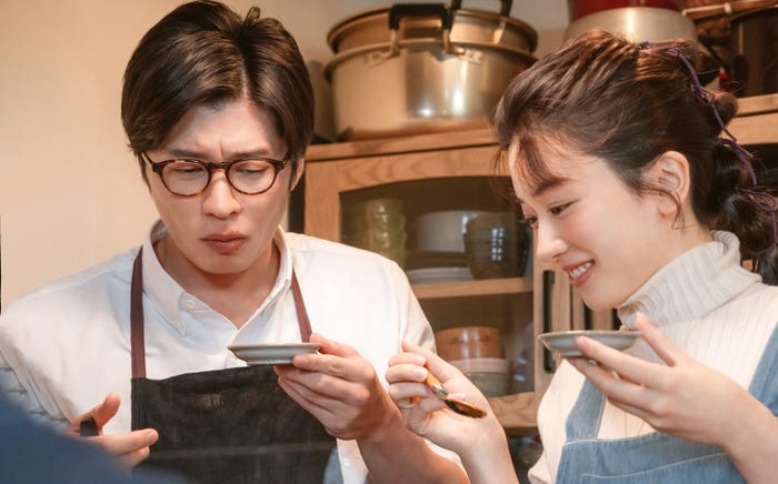 田中圭、永野芽郁(C)2021 映画「そして、バトンは渡された」製作委員会