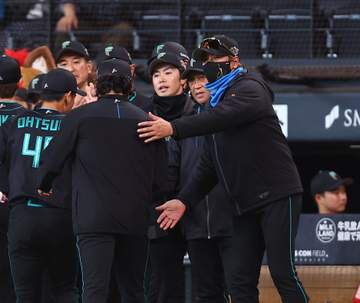 日本ハム・新庄監督「んなわけない（笑）。懐かしさで」20年前彷彿の「引退発表しようかな」ドッキリ発言に言及「今日なんだと思って。確かセラフィニから打って」