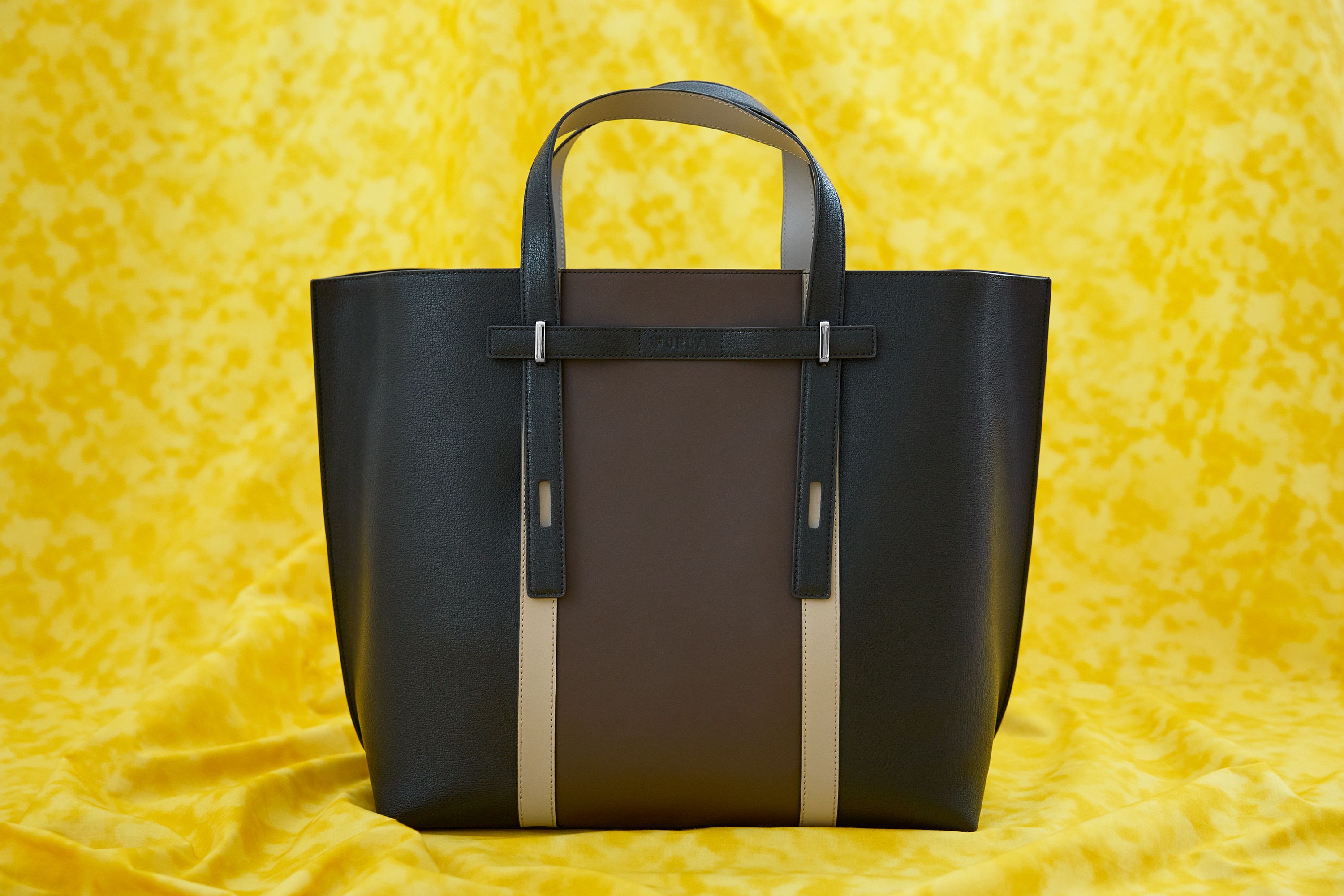 ミラノのエレガントな美意識を映すフルラ──2026年春、バッグと財布の最新事情