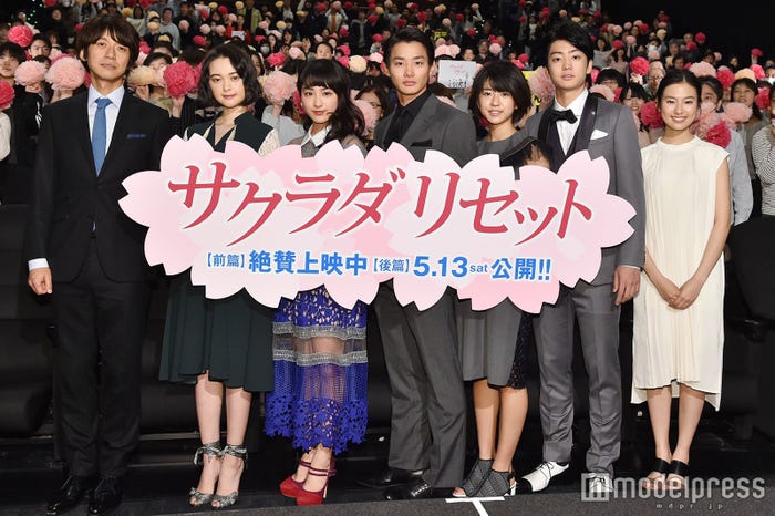 (左から)深川栄洋監督、玉城ティナ、平祐奈、野村周平、黒島結菜、健太郎、恒松祐里 (C)モデルプレス