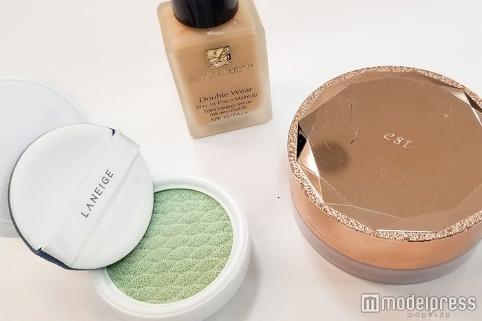 エスティローダー(ダブルウェアファンデーション/サンド)ラネージュ(スキン ベール ベース クッション/ライトグリーン)エスト(ロングラスティングルースパウダー)(C)モデルプレス