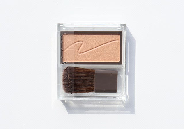 セザンヌ　ツヤ肌アイテム　チークブラッシュ　メープルアプリコット