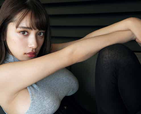 都丸紗也華、完売続出の美バスト造形美