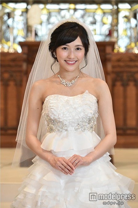 渡辺麻友、ウエディングドレス姿を披露「プレッシャーと不安が本当に大きかった」