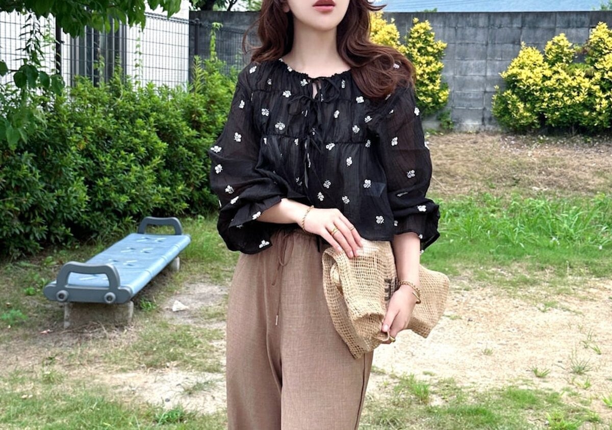 大人の夏コーデは「黒ブラウス」で洗練見え♡おしゃれさんはこう着てる！お手本スタイル