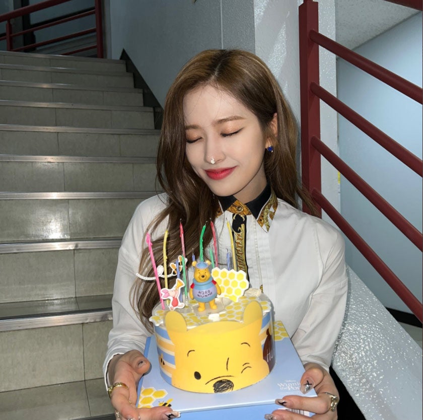 話題の新グループ「IVE」アン・ユジン、あざとかわいい“鼻クリーム”写真公開「ギャップ萌えすぎる」とファン悶絶