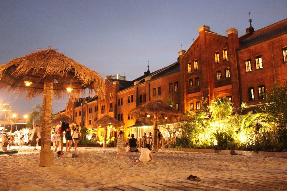 横浜赤レンガ倉庫で夏イベント「Red Brick Island 2023」タイの歓楽街“パタヤ”をイメージ