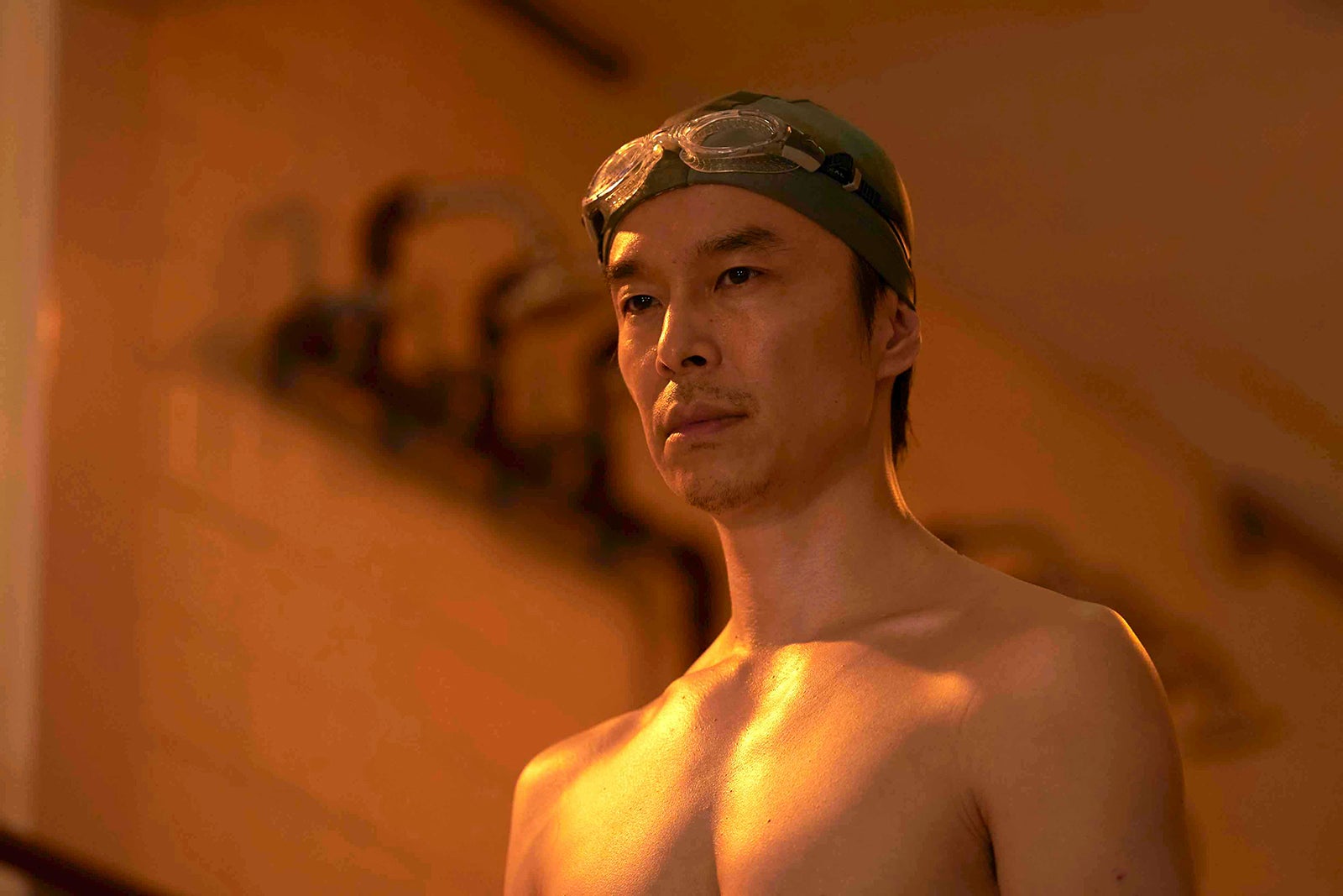 長谷川博己、苦悩告白し涙 綾瀬はるかの水中ハグも「はい、泳げません」140秒予告解禁