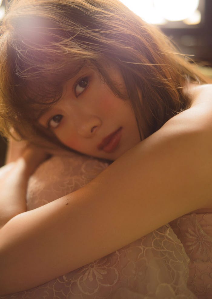 白石麻衣2ndソロ写真集『パスポート』(17年2月7日発売)本編未収録&WEB初解禁カット/画像提供:講談社