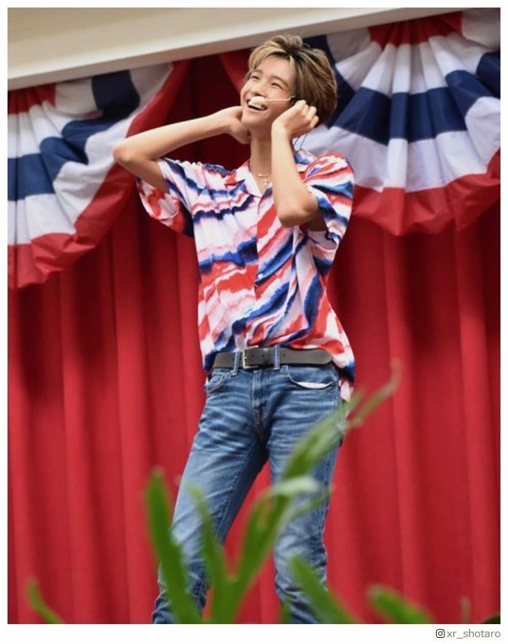 山口達也さんの長男・Shotaro、ハワイでのパフォーマンスショット公開「かっこいい」「笑顔が素敵」の声