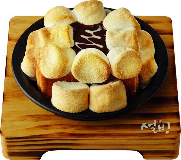 ホットチョコマシュマロトースト（750円：税込）※イートインのみ／画像提供：ソルビン