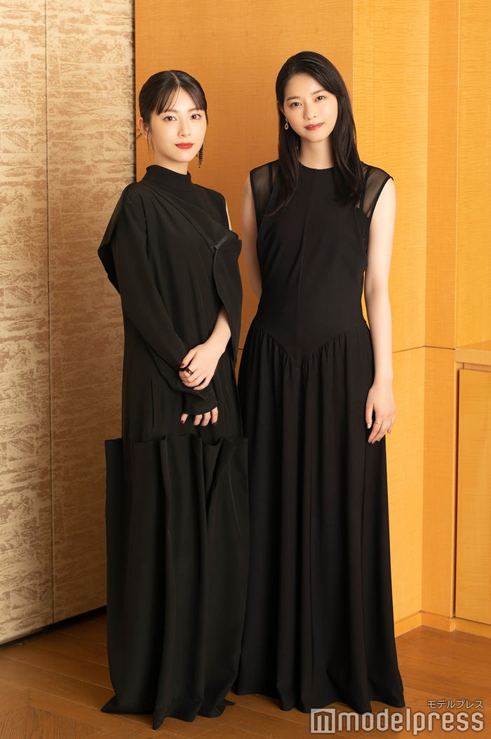 浜辺美波×西野七瀬(C)モデルプレス