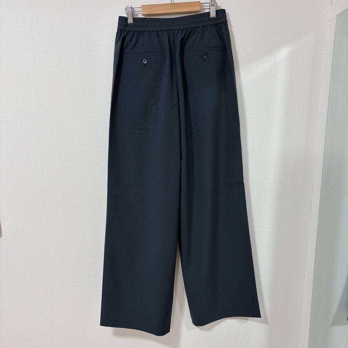 ユニクロイージータックパンツ　DARK