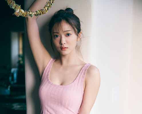 櫻坂46田村保乃、美脚際立つミニワンピ姿 2nd写真集先行カット解禁