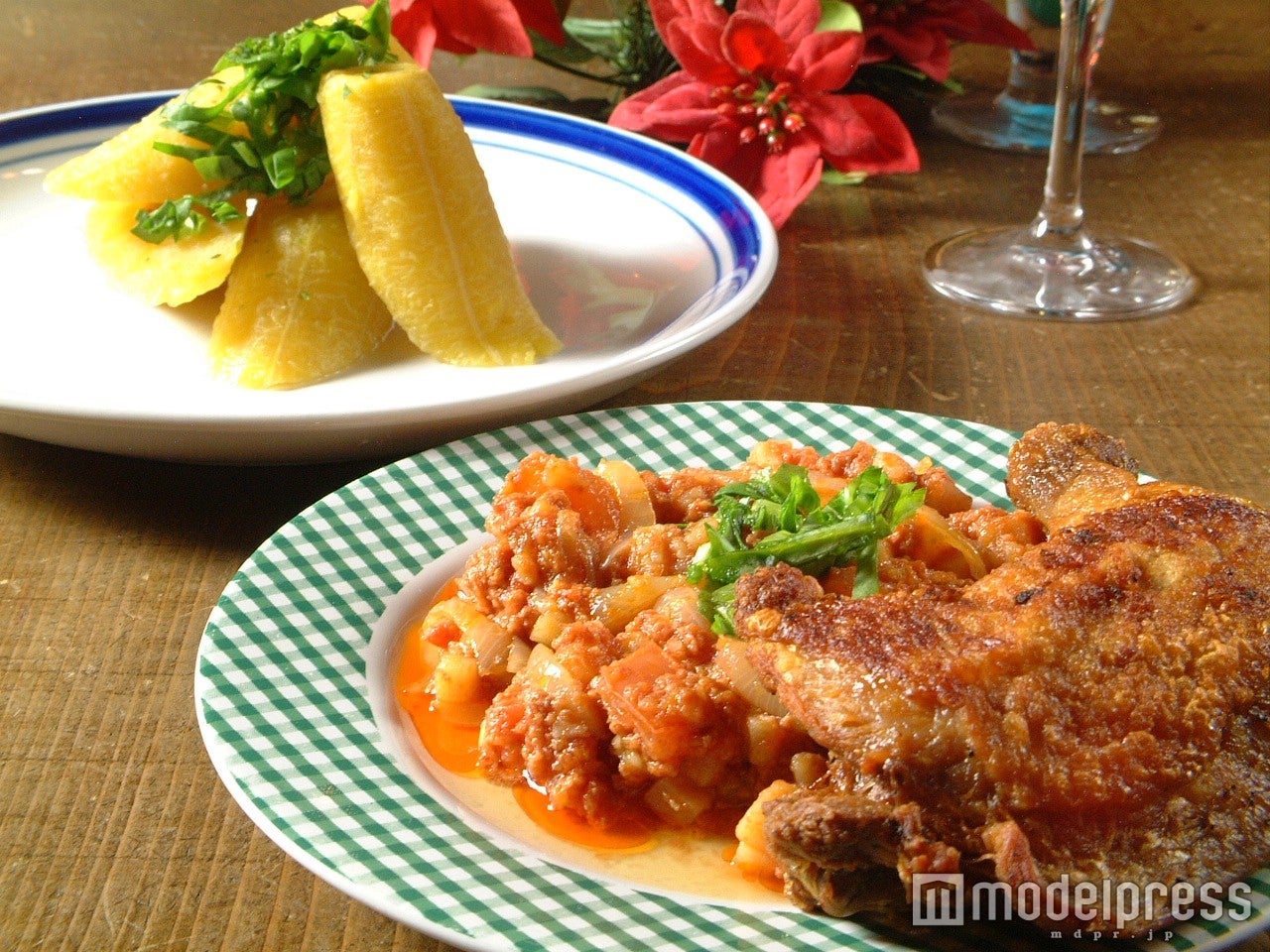 ジャークチキンと食用バナナ／画像提供：アフリカヘリテイジコミティー