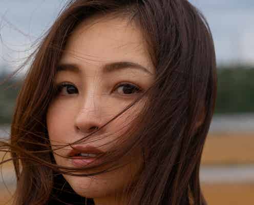 インリン、11年ぶりのM字開脚