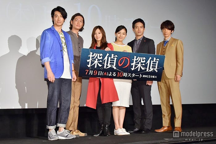 『探偵の探偵』完成披露試写会&舞台挨拶(左から)DEAN FUJIOKA、井浦新、北川景子、川口春奈、三浦貴大、ユースケ・サンタマリア