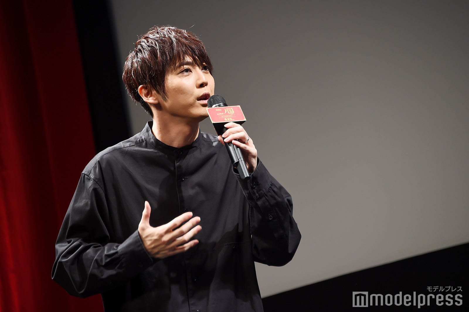 “究極の選択”コーナー途中、Aが1人になり熱弁する梶裕貴 （C）モデルプレス