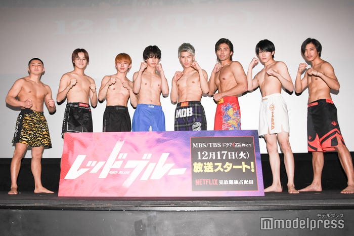 (左から)須見和馬、大倉空人、山下永玖、木村慧人、長谷川慎、武知海青、大久保波留、佐野岳(C)モデルプレス