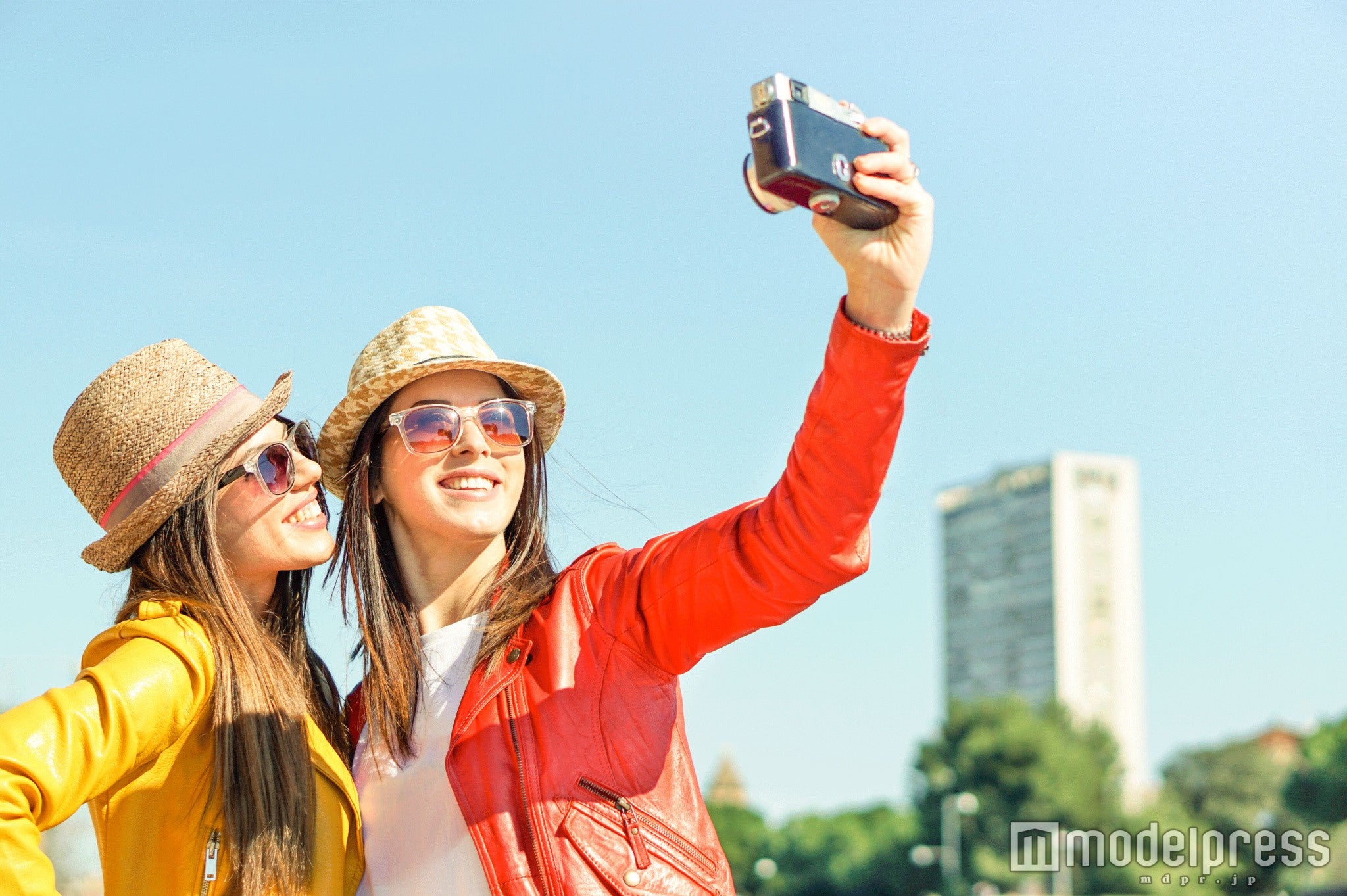 楽しい時間をさらに盛り上げて忘れられない旅行に（photo-by-DisobeyArt／Fotolia）