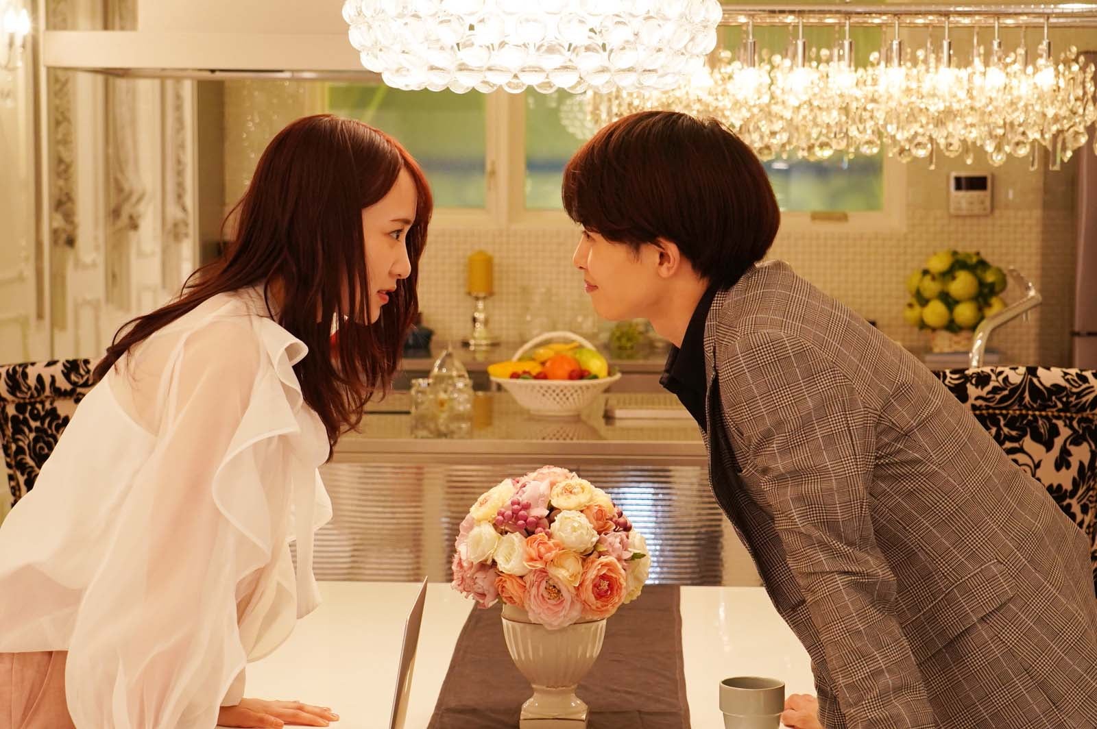 菅井友香、草川拓弥「ビジネス婚－好きになったら離婚します－」第2話より（C）「ビジネス婚」製作委員会・MBS