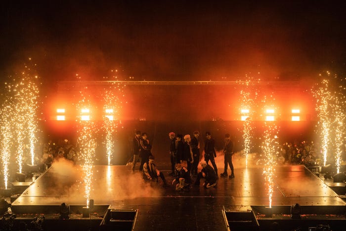 INI「LAPOSTA 2023」より/撮影:田中聖太郎