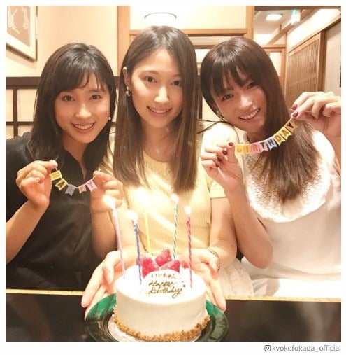 深田恭子、土屋太鳳もサプライズ登場で大野いとバースデー祝福 3ショットに「癒される」「美女祭り」の声