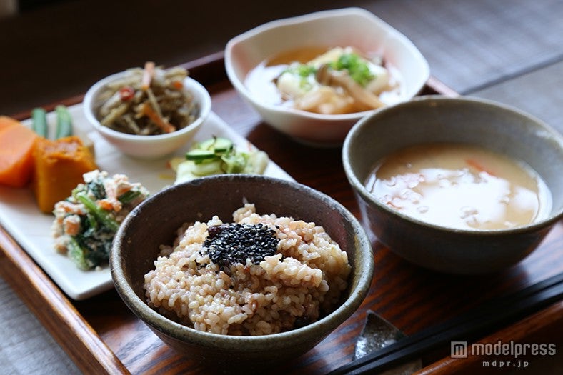 「あいすなお」／玄米、呉汁、野菜中心のヘルシーな定食「あいすなおセット」800円