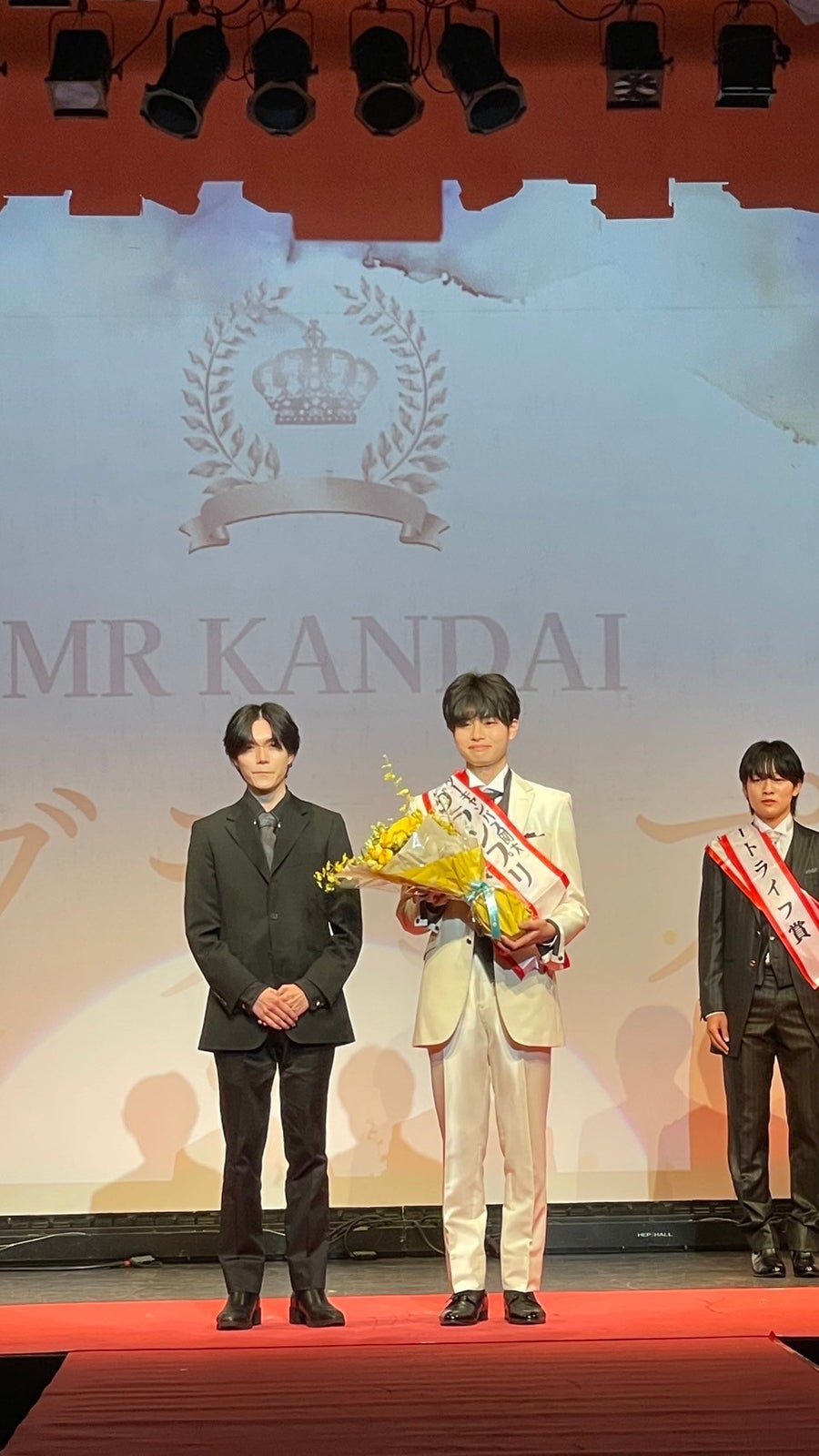 （右）小路煌太さん（提供写真）