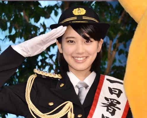 長澤まさみの妹分・山崎紘菜、キュートな警察姿で美脚披露
