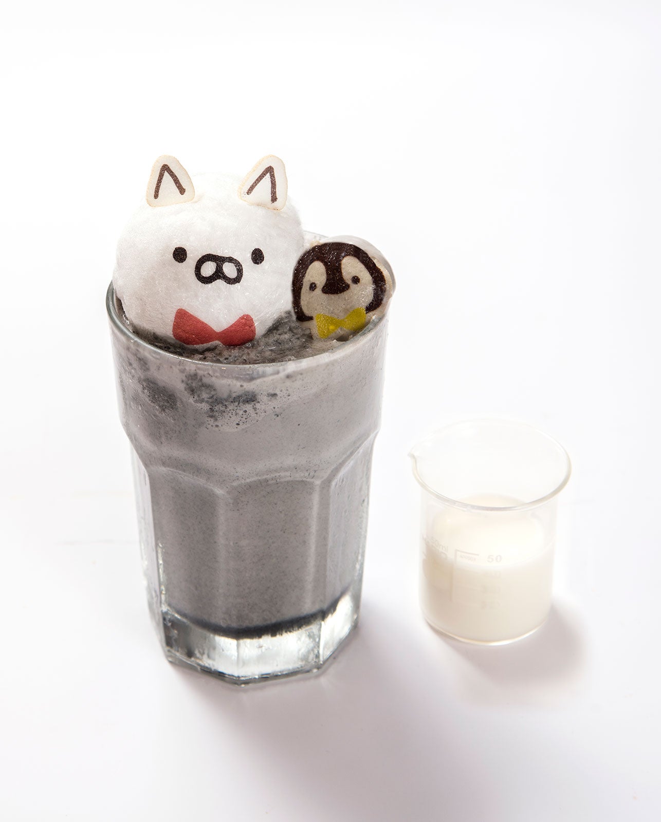 なかよし黒ごまシェイク 890円（税抜） 
 （C）もじじ／LINE