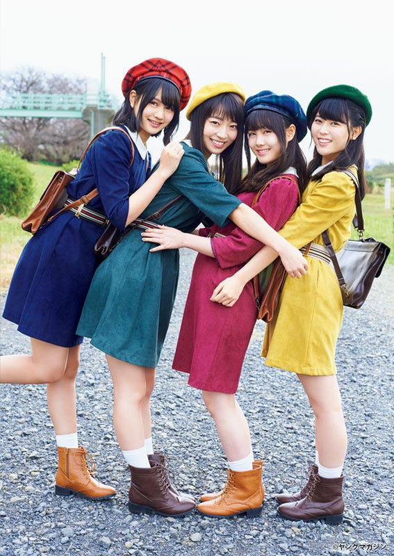 (左から)中村麗乃・阪口珠美・伊藤理々杏・岩本蓮加(C)岡本武志/ヤングマガジン