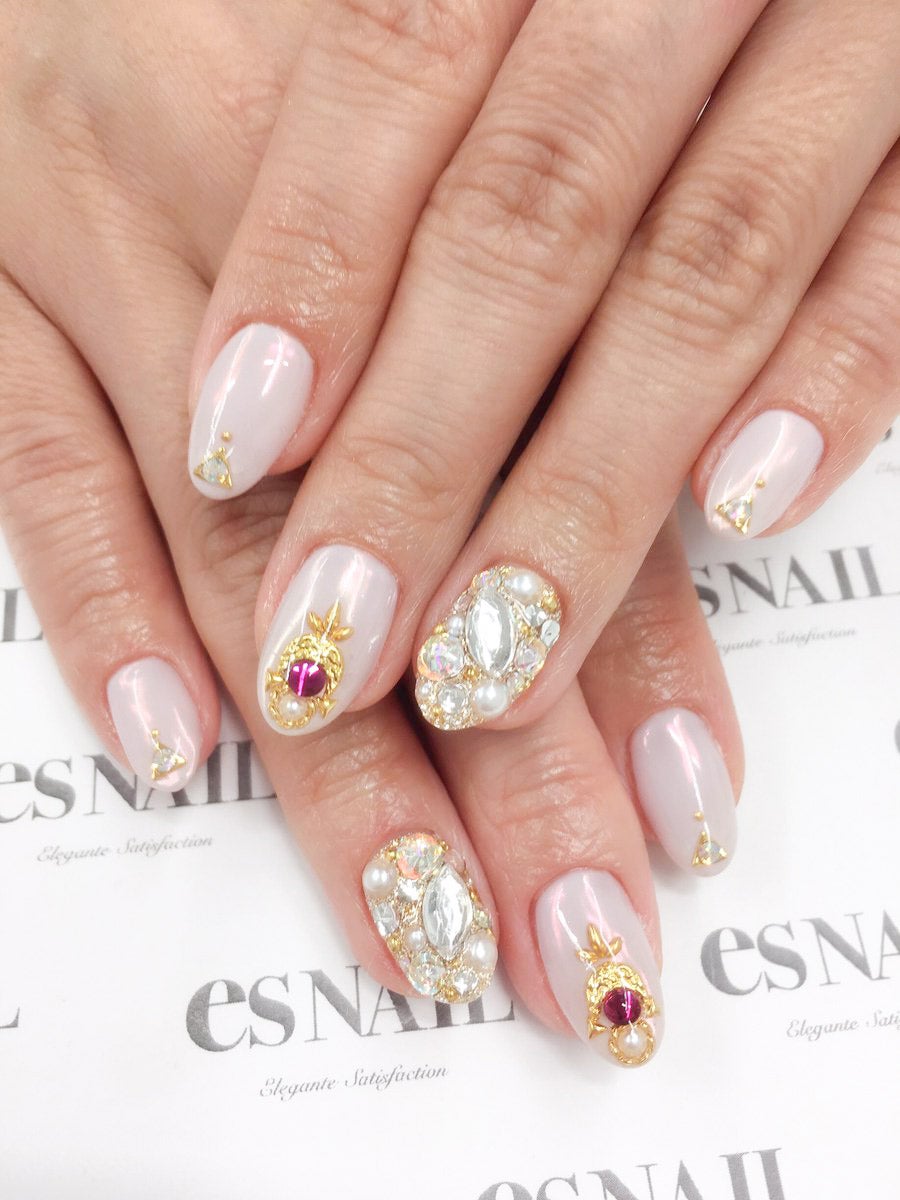 オーロラネイルでゆめかわに／画像提供：esNAIL