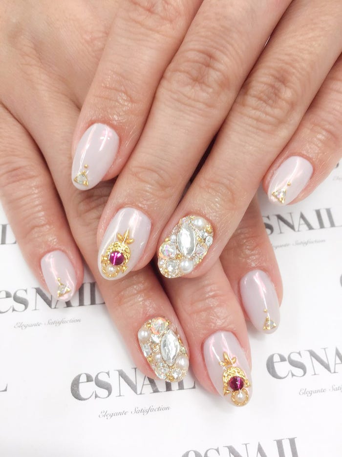 オーロラネイルでゆめかわに/画像提供:esNAIL