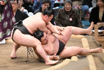 関取返り咲き目指す炎鵬が白星スタート 先場所、左足首骨折も「相手に負ける前に自分に負けないように」