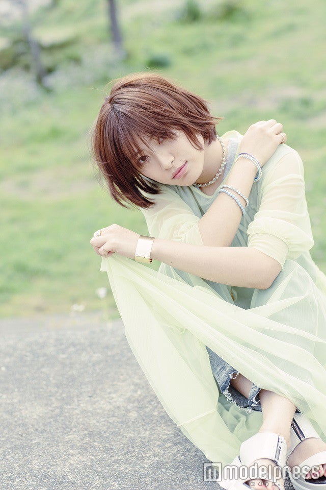 瀧本美織、髪30cmバッサリ！イメージ一新でLAGOONが初の試み